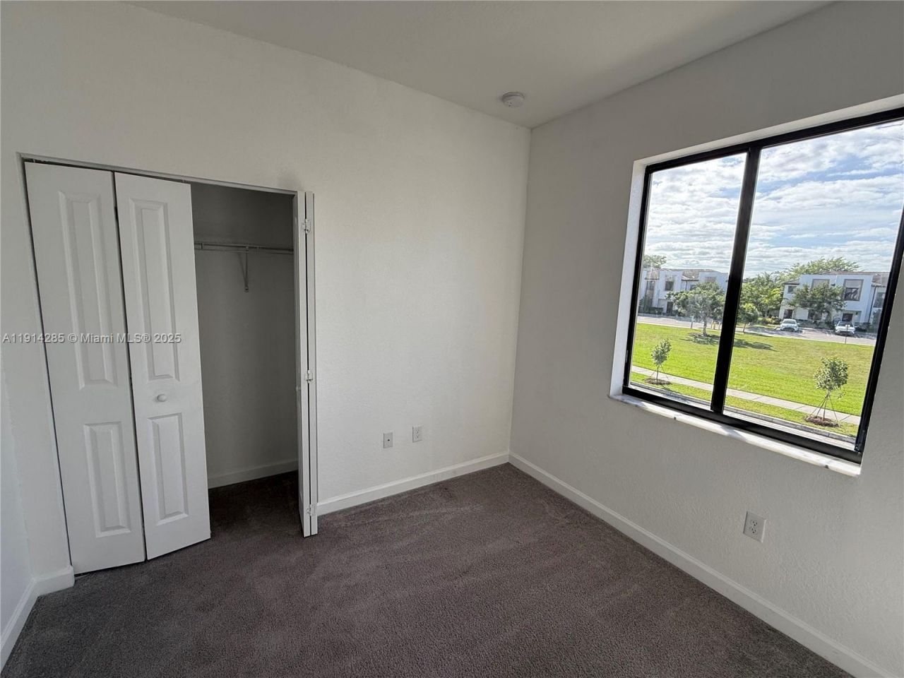 685 NE 208th Ter, Unit 685, Miami, FL 33179 Photo