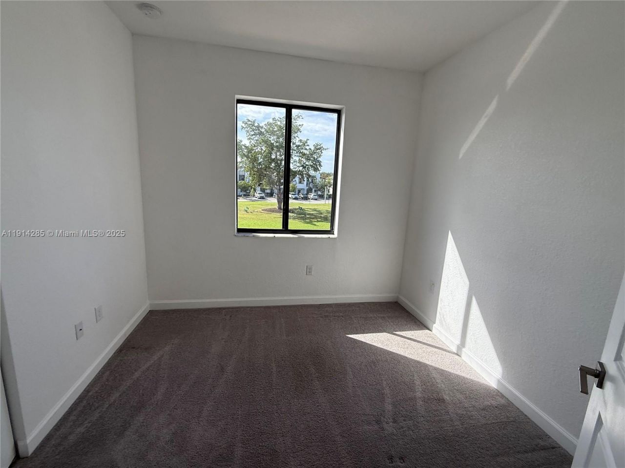 685 NE 208th Ter, Unit 685, Miami, FL 33179 Photo