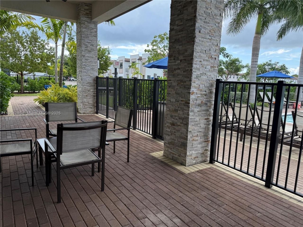 685 NE 208th Ter, Unit 685, Miami, FL 33179 Photo