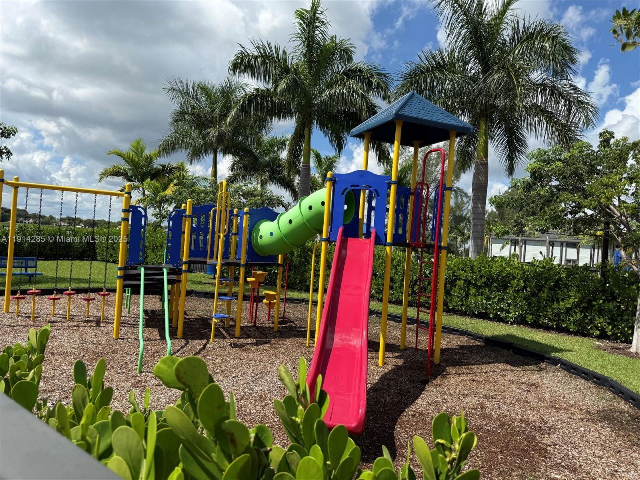 685 NE 208th Ter, Unit 685, Miami, FL 33179 Photo