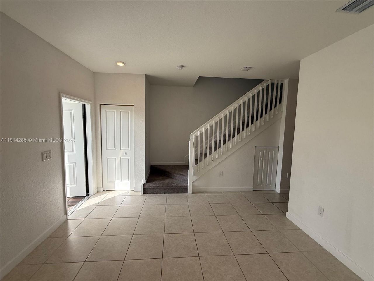 685 NE 208th Ter, Unit 685, Miami, FL 33179 Photo