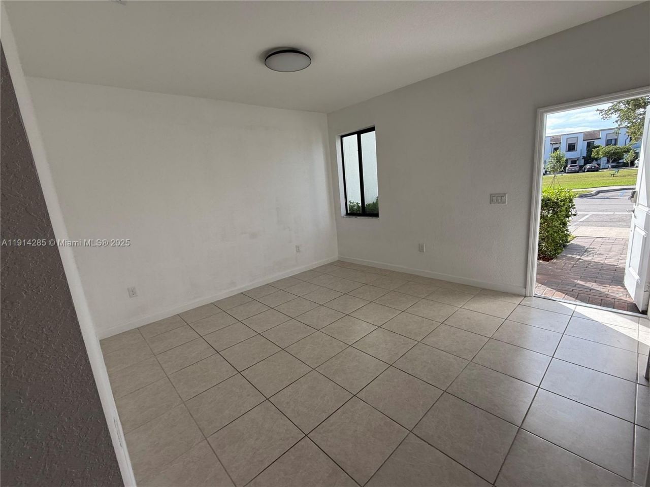 685 NE 208th Ter, Unit 685, Miami, FL 33179 Photo