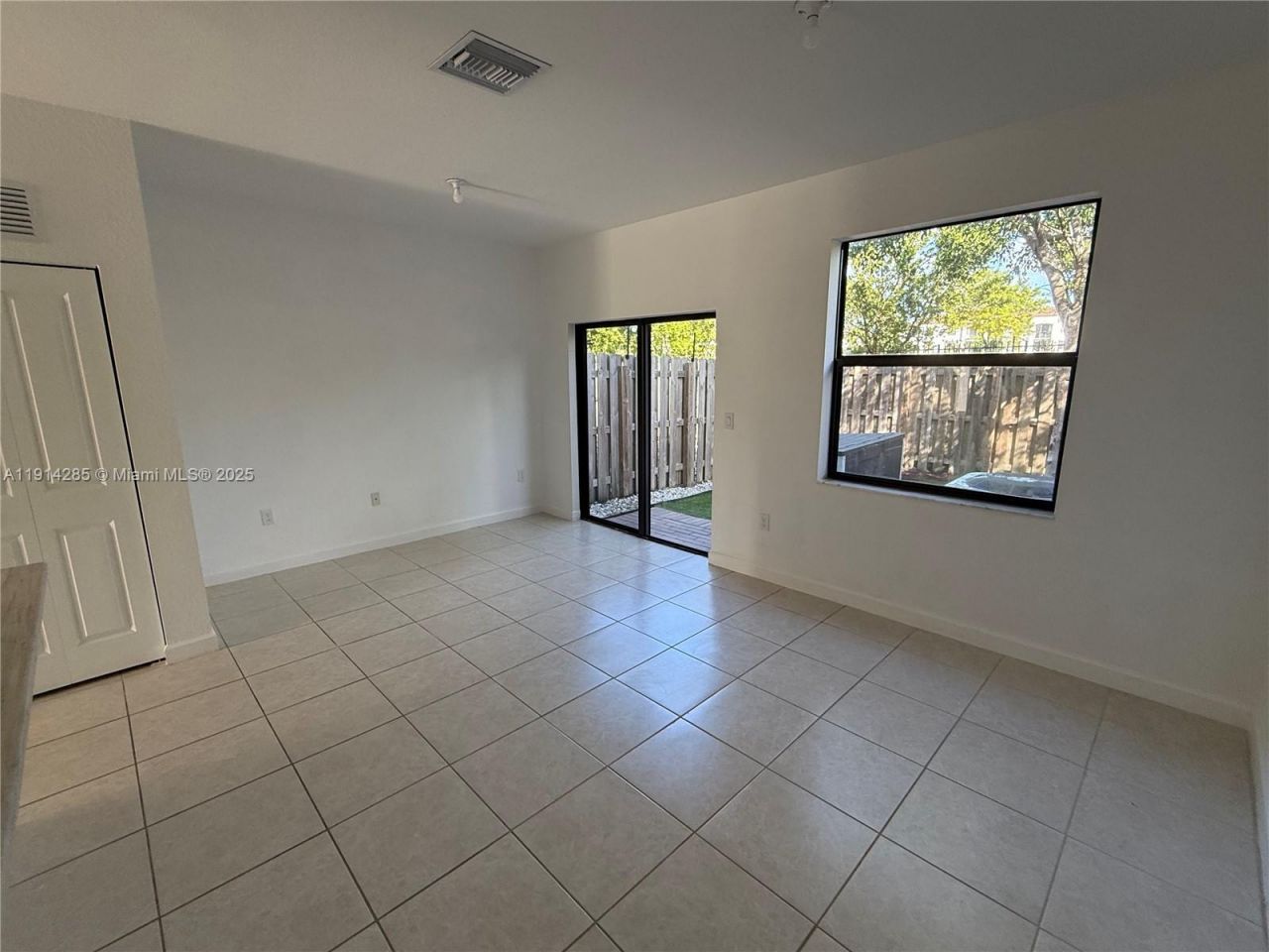685 NE 208th Ter, Unit 685, Miami, FL 33179 Photo