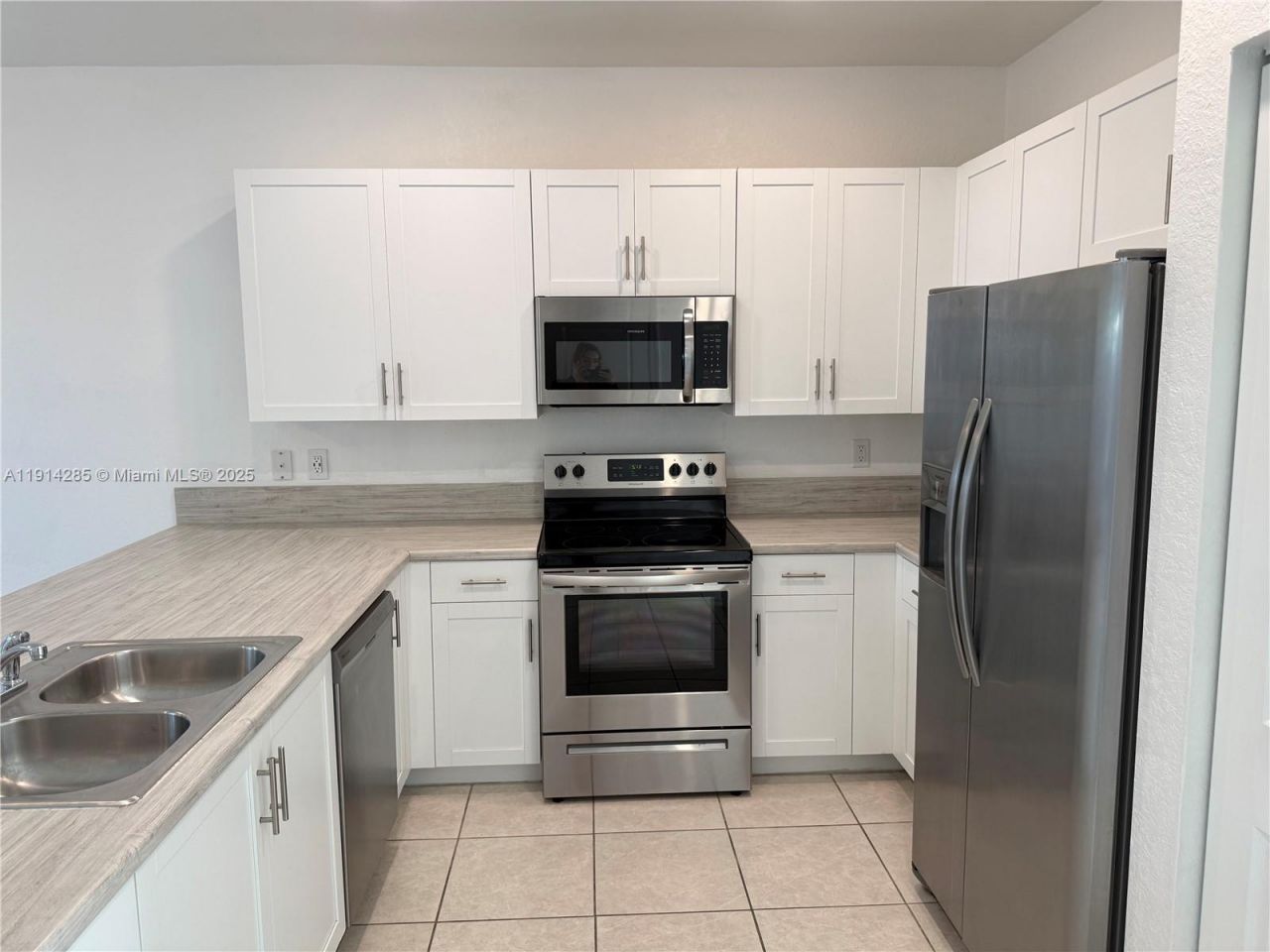 685 NE 208th Ter, Unit 685, Miami, FL 33179 Photo