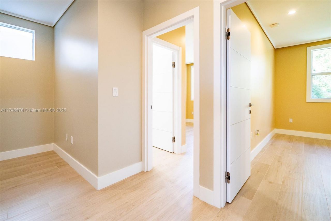 1312 NE 117th Ter, Unit 1, Miami, FL 33161 Photo