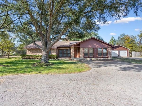 208 S Hedwig Street , Riesel, TX 76682