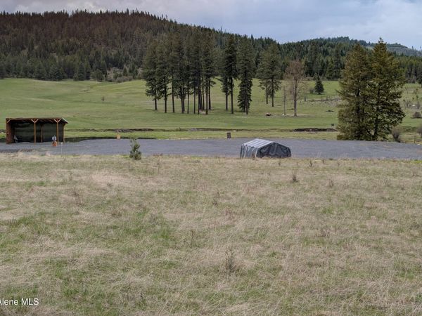 109 Liberty Ln, Santa, ID 83866