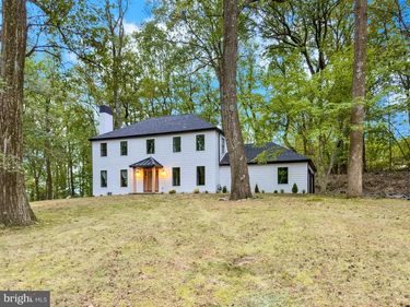 11 OAK LANE, MALVERN, PA 19355