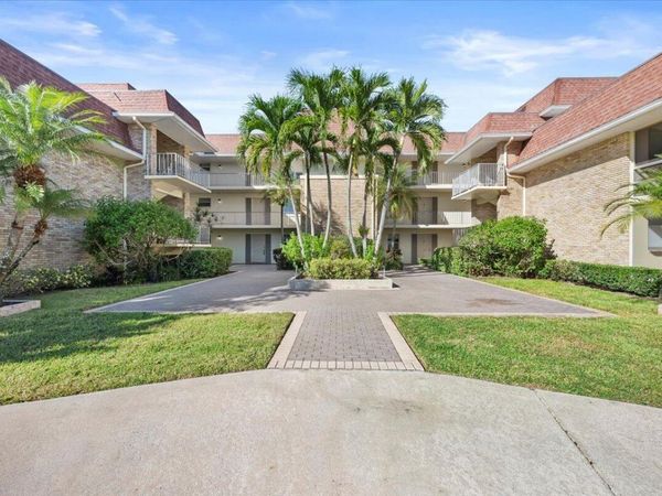 5500 Tamberlane Circle, Unit 105, Palm Beach Gardens, FL 33418