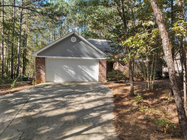 28 Bedford Forrest Ln., Hattiesburg, MS 39401