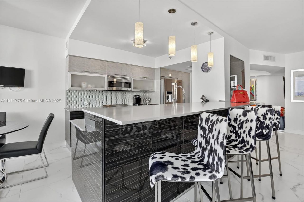 20281 E Country Club Dr, Unit 1704, Aventura, FL 33180 Photo