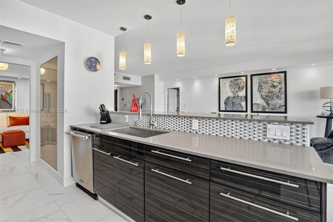 20281 E Country Club Dr, Unit 1704, Aventura, FL 33180 Photo