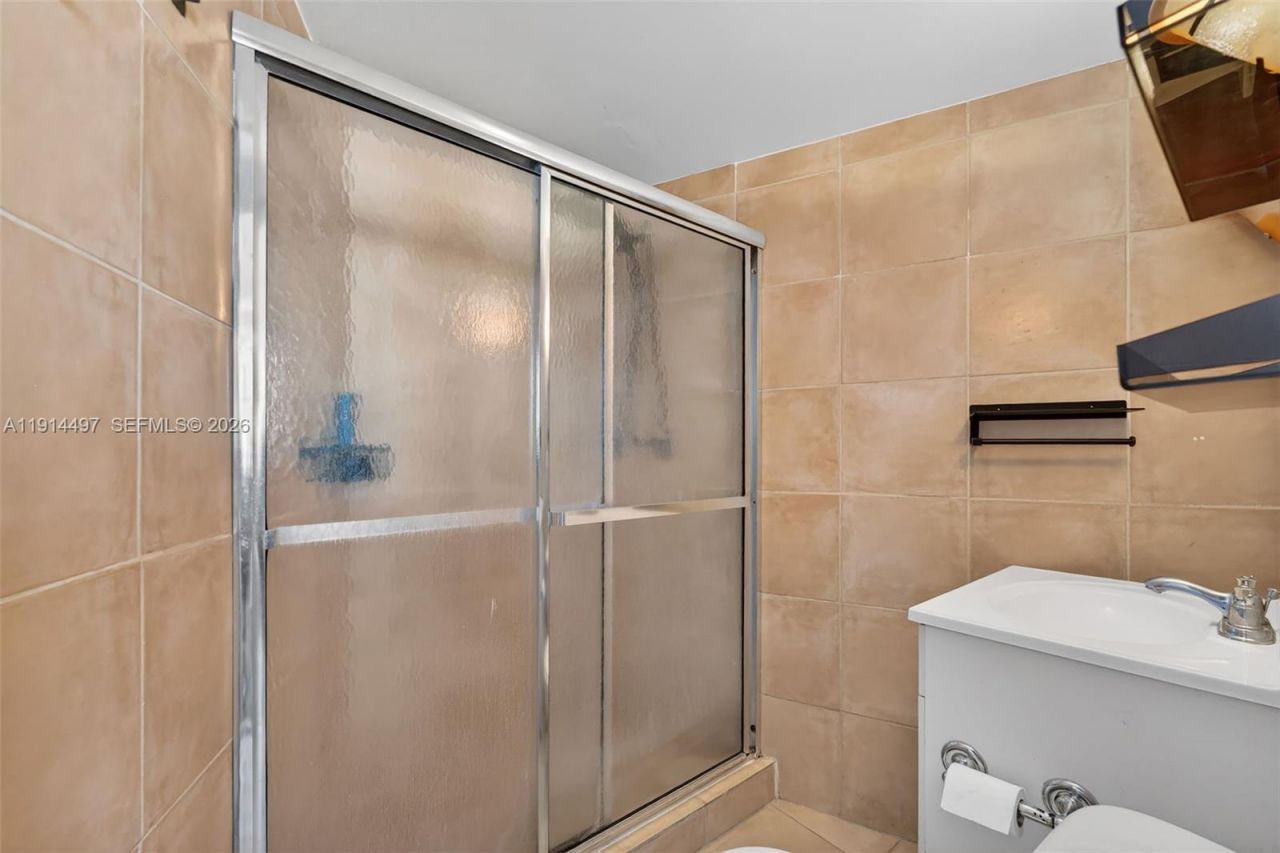 1881 Washington Ave, Unit 4A, Miami Beach, FL 33139 Photo