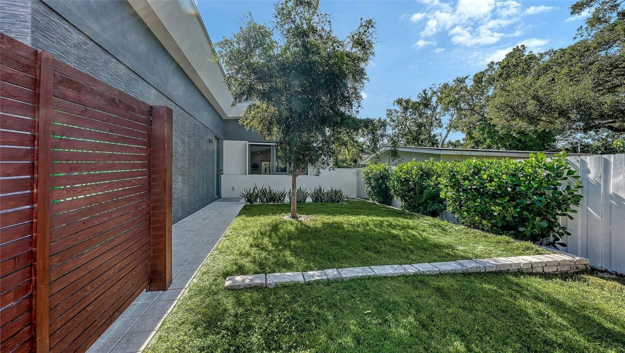 2254 Hawthorne Street, Sarasota, FL 34239 Photo