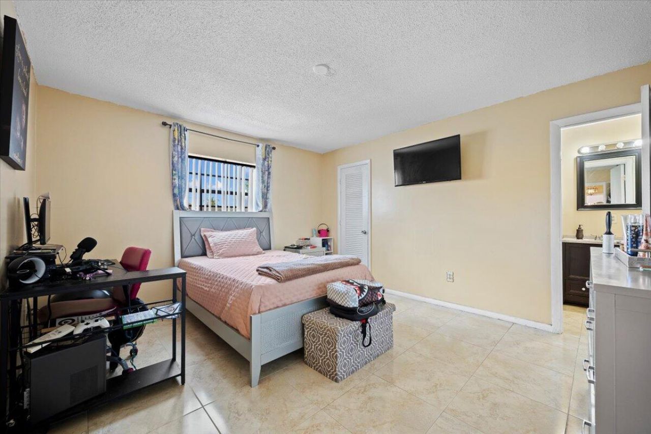 1827 Pinehurst Drive, West Palm Beach, FL 33407 Photo