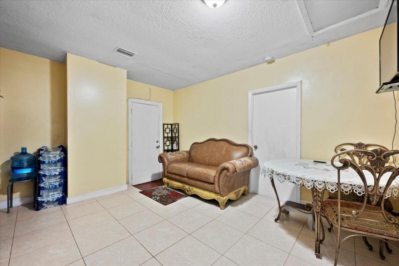 1827 Pinehurst Drive, West Palm Beach, FL 33407 Photo