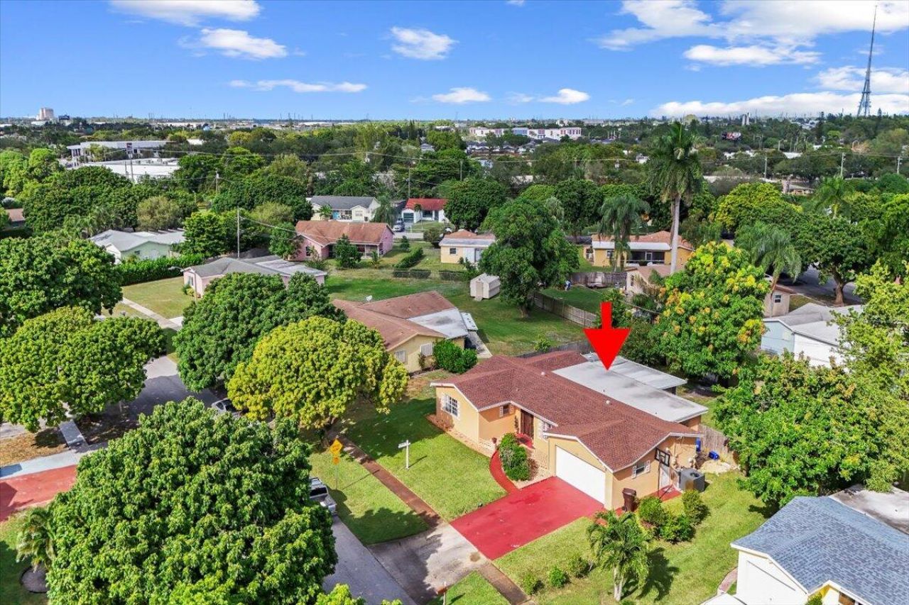 1827 Pinehurst Drive, West Palm Beach, FL 33407 Photo