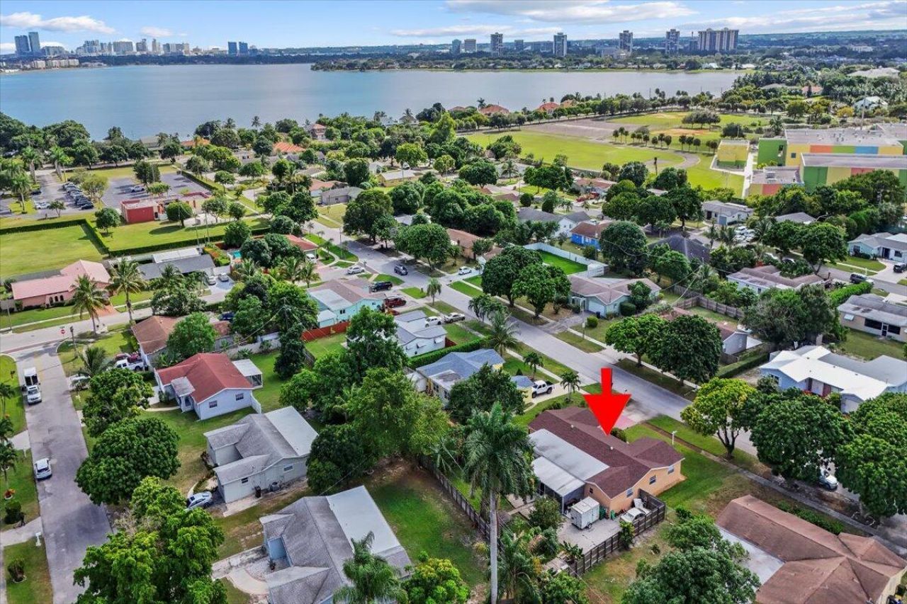 1827 Pinehurst Drive, West Palm Beach, FL 33407 Photo