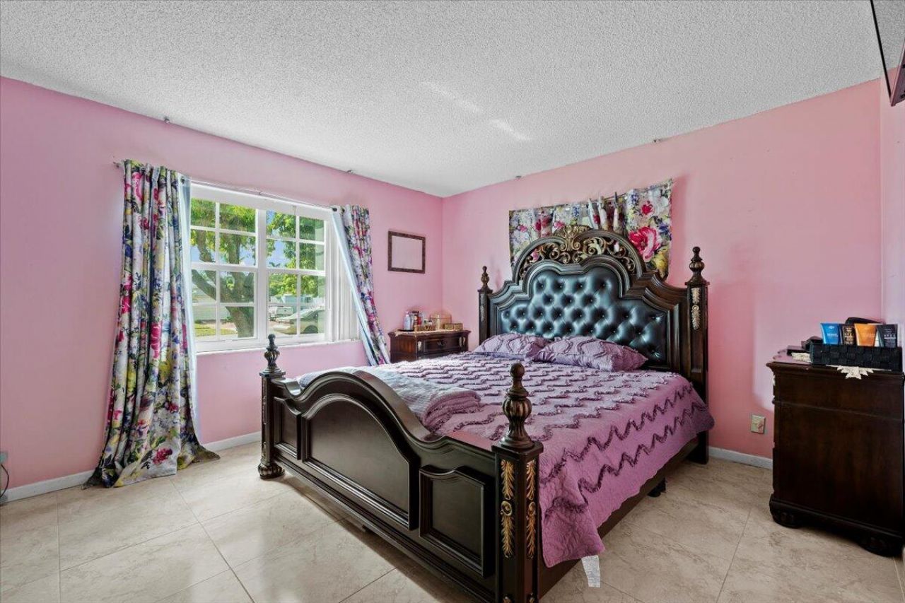 1827 Pinehurst Drive, West Palm Beach, FL 33407 Photo