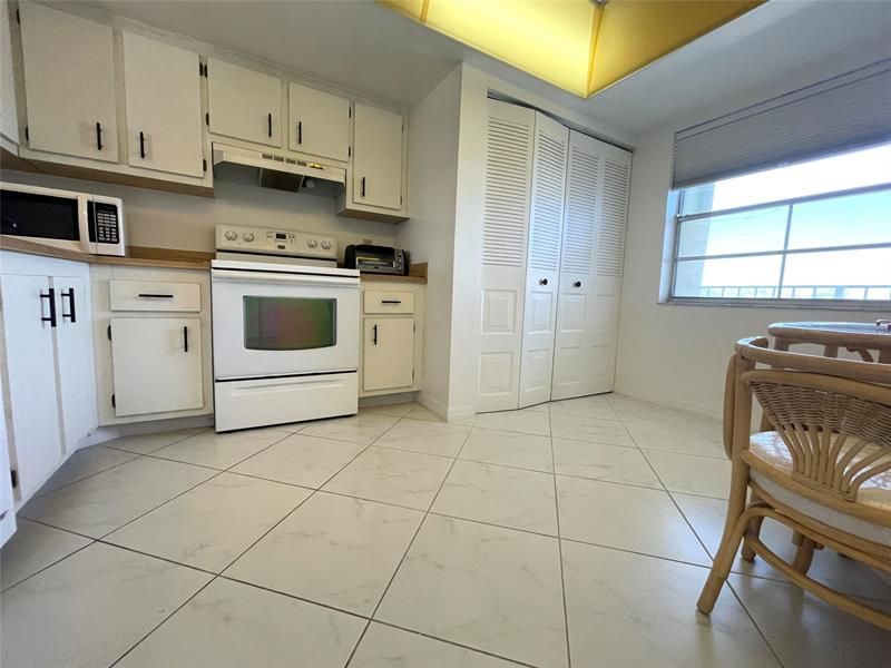 7640 NW 18th Street, Unit 401, Margate, FL 33063 Photo