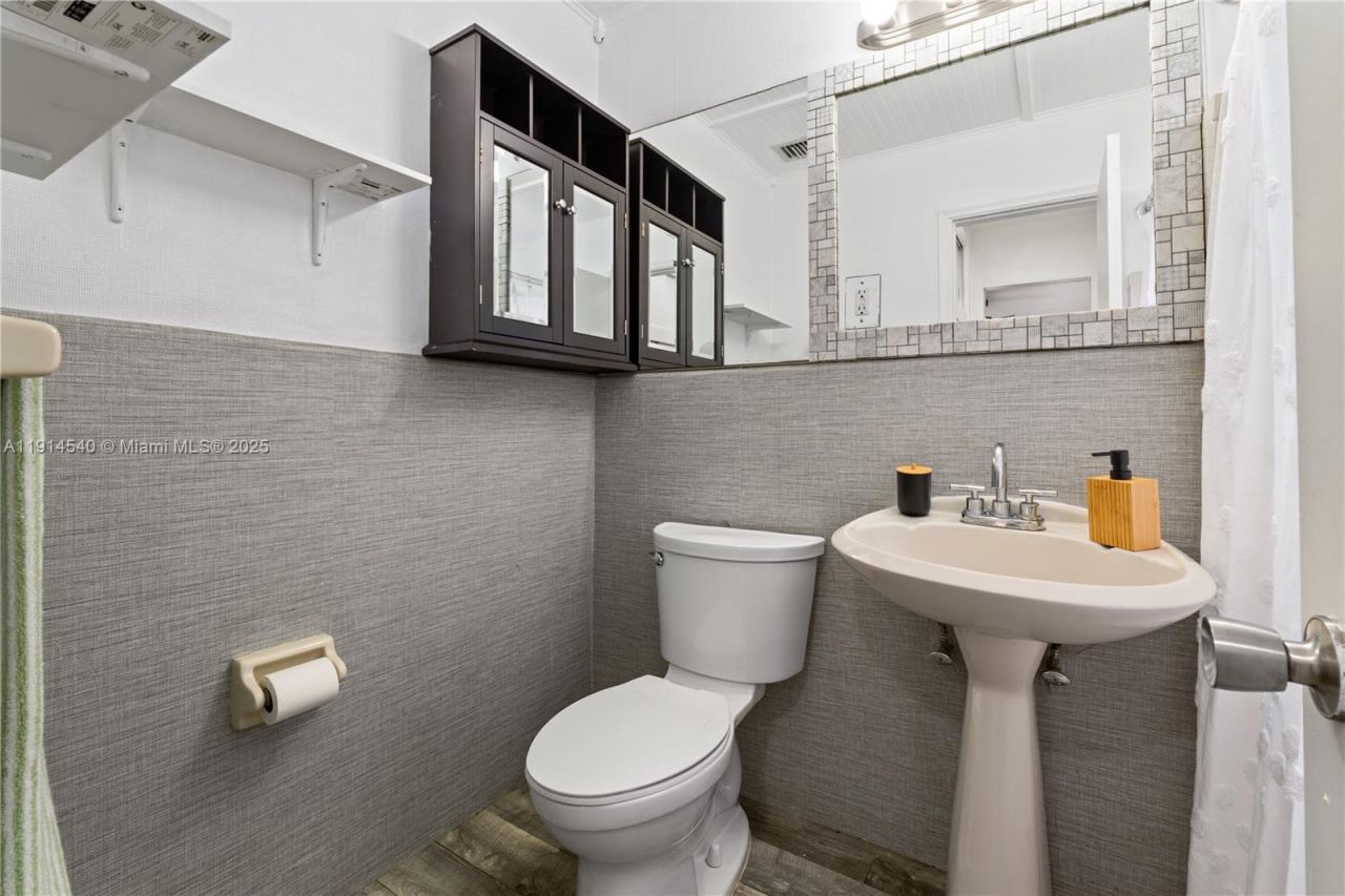 1443 Hollywood Blvd, Hollywood, FL 33020 Photo