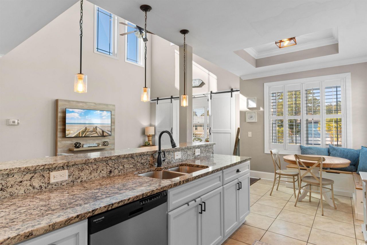 513 1st St. Photo 13