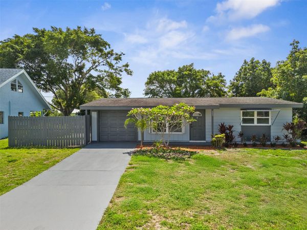 845 SE Airoso Blvd, Port St Lucie, FL 34983