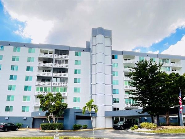 919 Hillcrest Dr, Unit 704, Hollywood, FL 33021