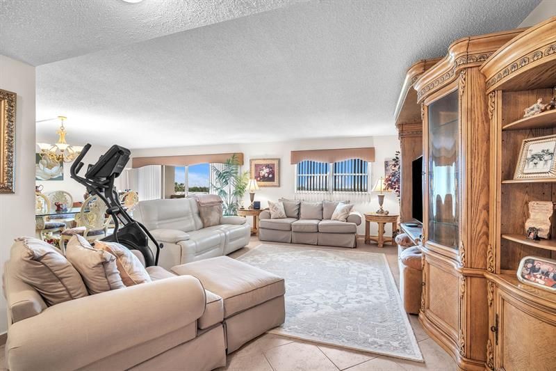 800 NE 195th St, Unit 601, Miami, FL 33179 Photo