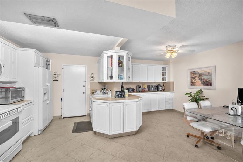 800 NE 195th St, Unit 601, Miami, FL 33179 Photo