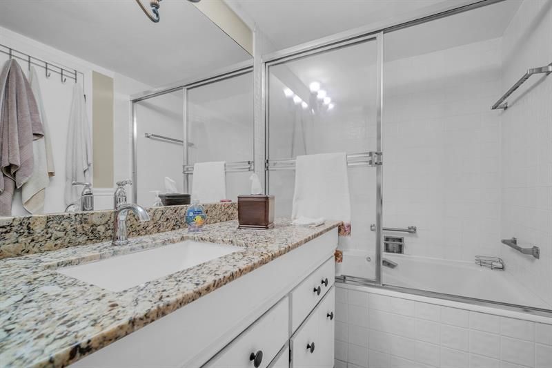 800 NE 195th St, Unit 601, Miami, FL 33179 Photo