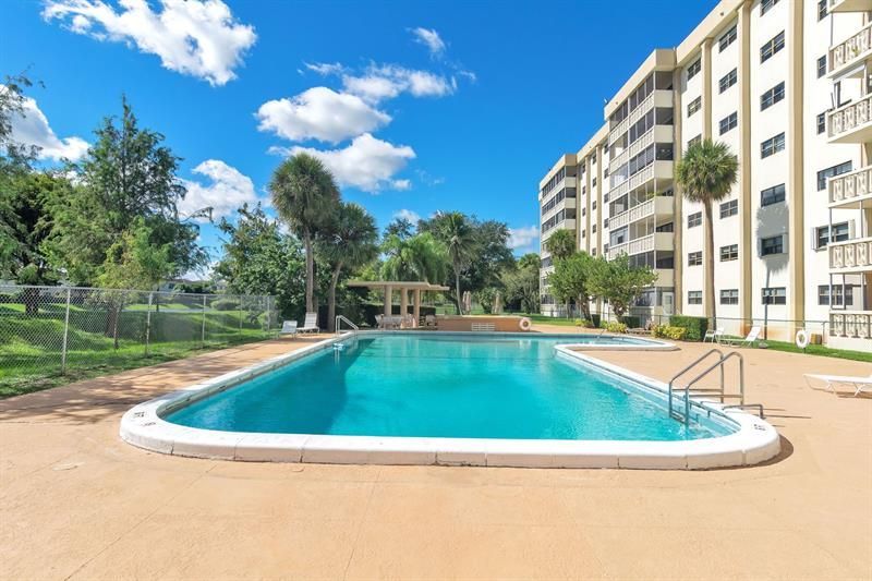 800 NE 195th St, Unit 601, Miami, FL 33179 Photo