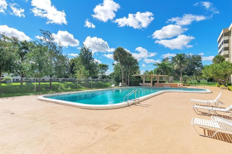 800 NE 195th St, Unit 601, Miami, FL 33179 Photo