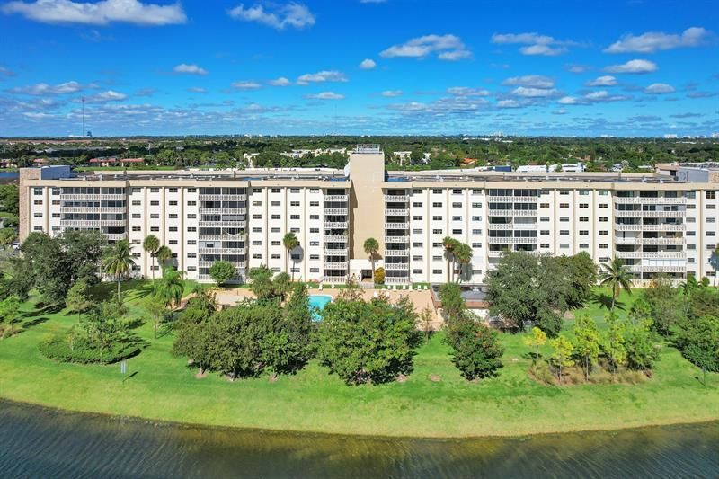 800 NE 195th St, Unit 601, Miami, FL 33179 Photo