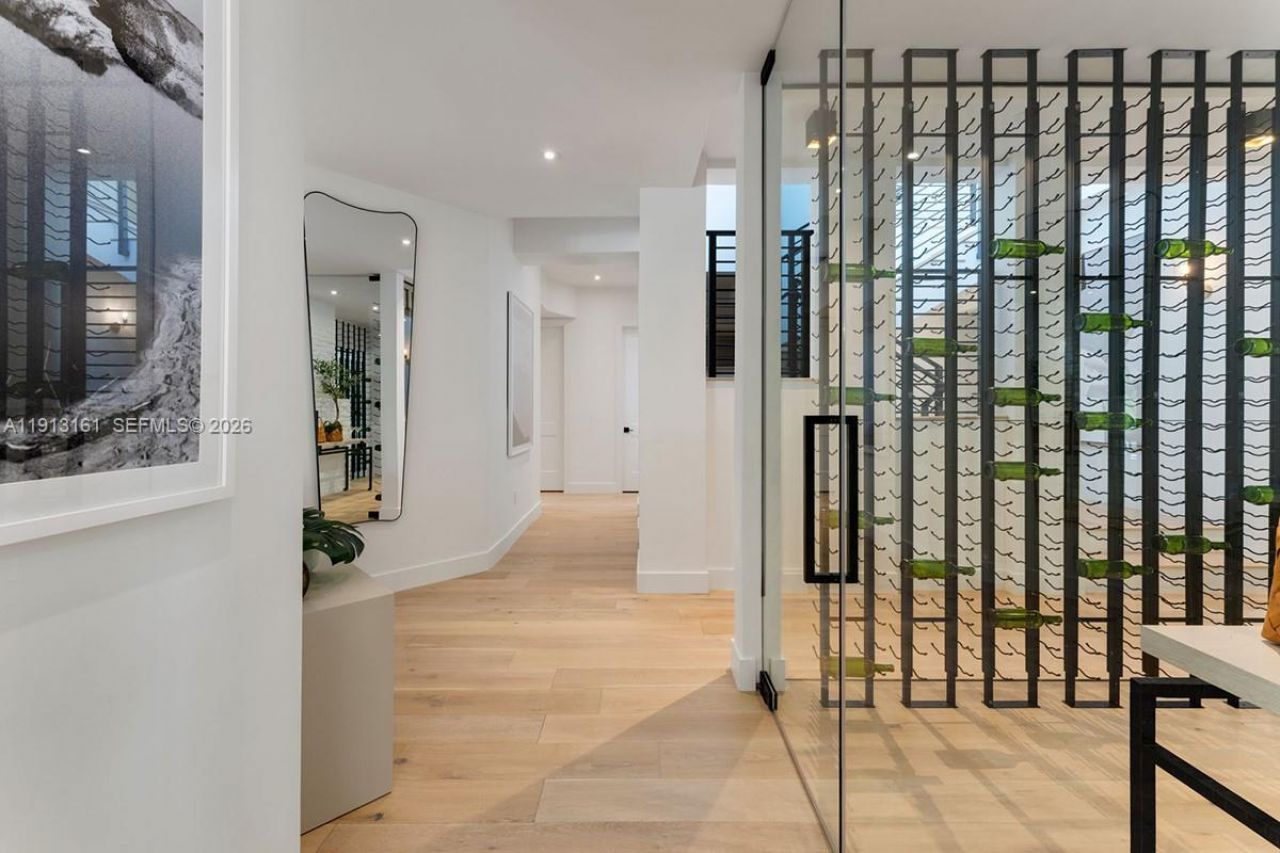 2801 Flamingo Dr, Miami Beach, FL 33140 Photo