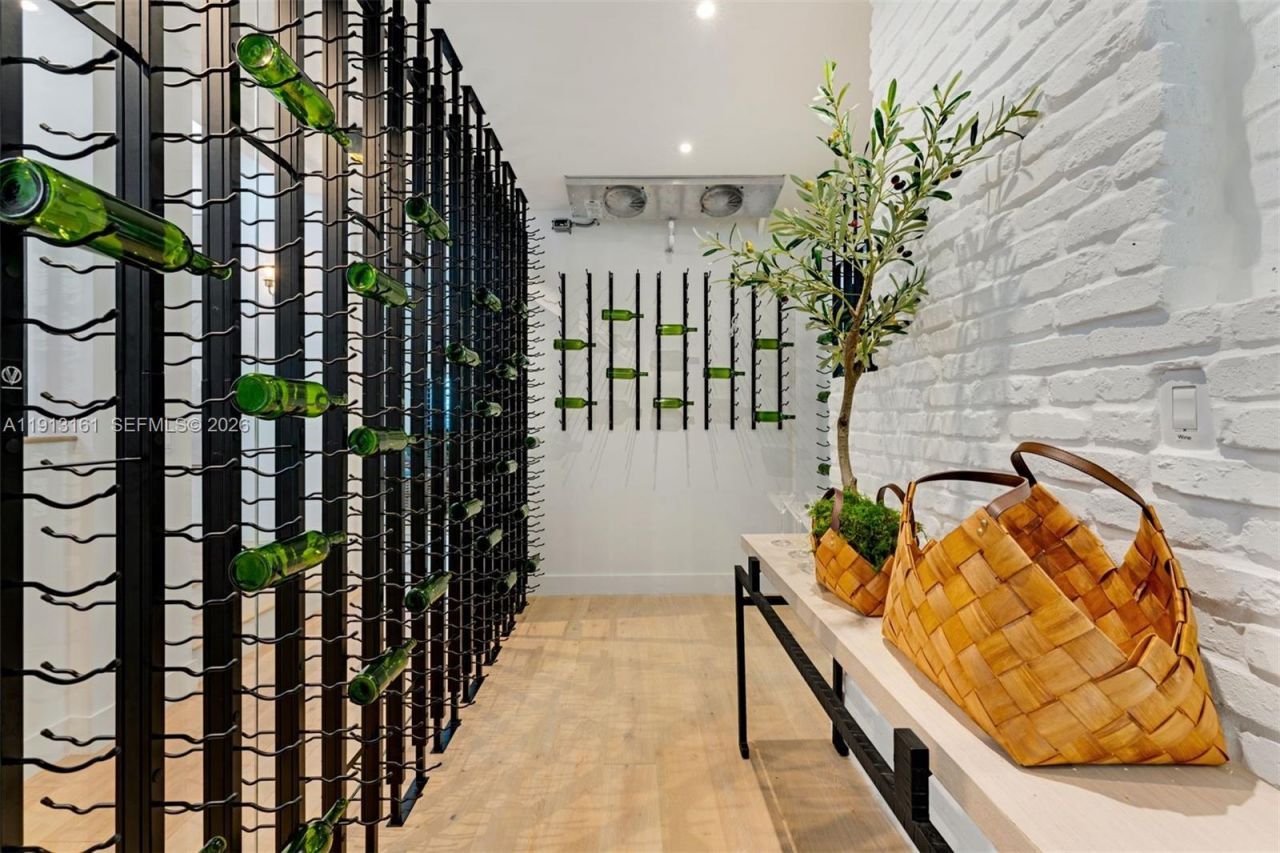 2801 Flamingo Dr, Miami Beach, FL 33140 Photo