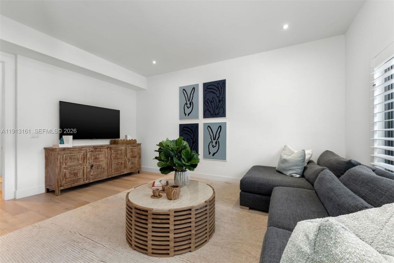 2801 Flamingo Dr, Miami Beach, FL 33140 Photo