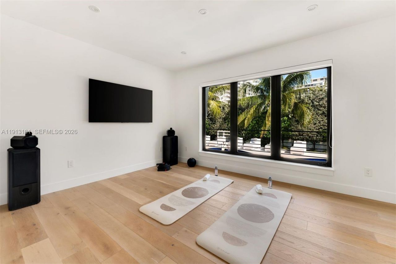 2801 Flamingo Dr, Miami Beach, FL 33140 Photo