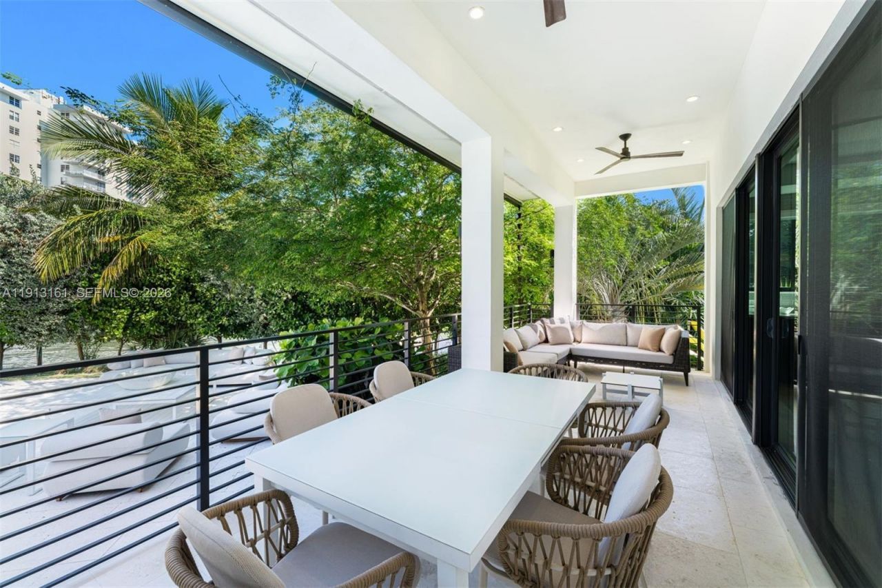 2801 Flamingo Dr, Miami Beach, FL 33140 Photo