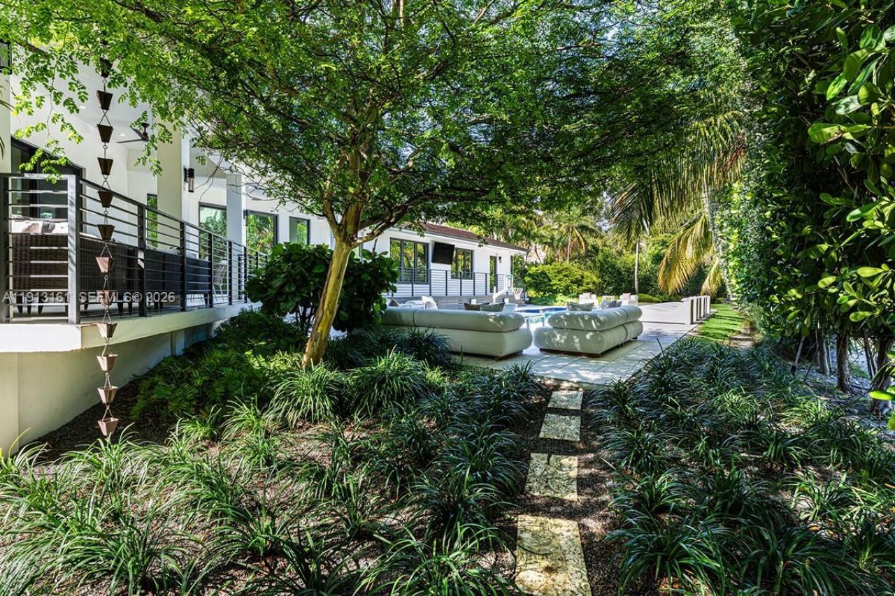 2801 Flamingo Dr, Miami Beach, FL 33140 Photo