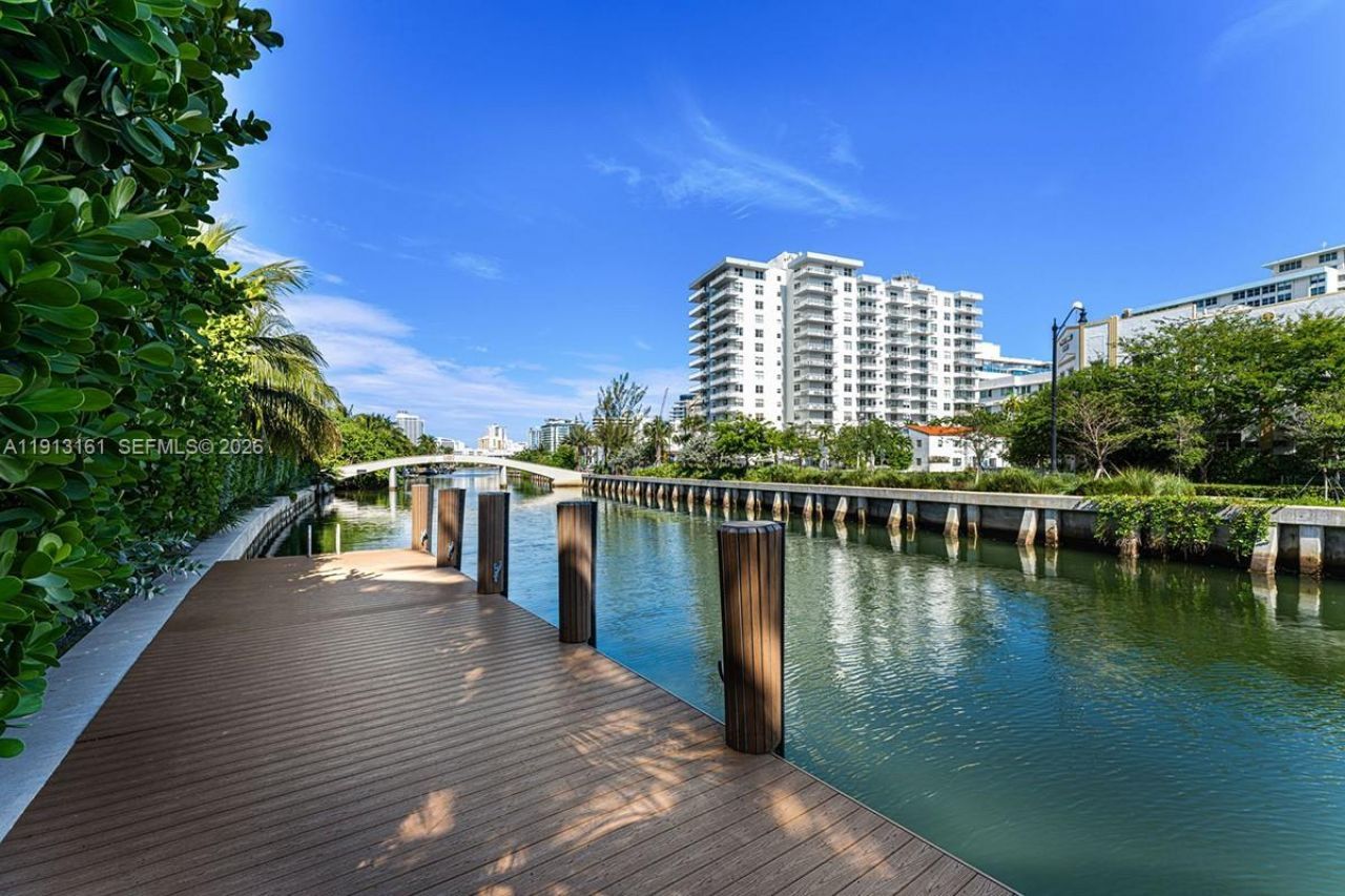 2801 Flamingo Dr, Miami Beach, FL 33140 Photo