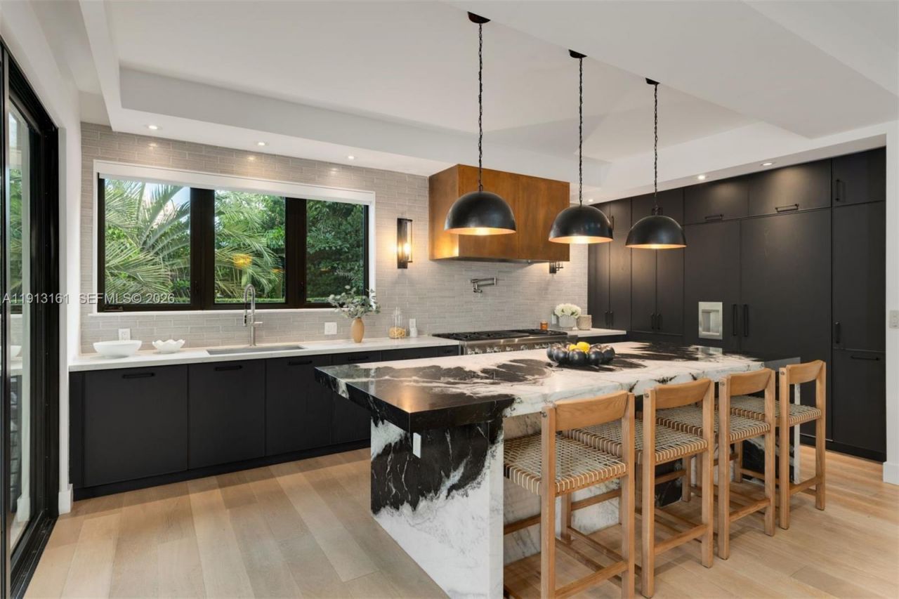 2801 Flamingo Dr, Miami Beach, FL 33140 Photo