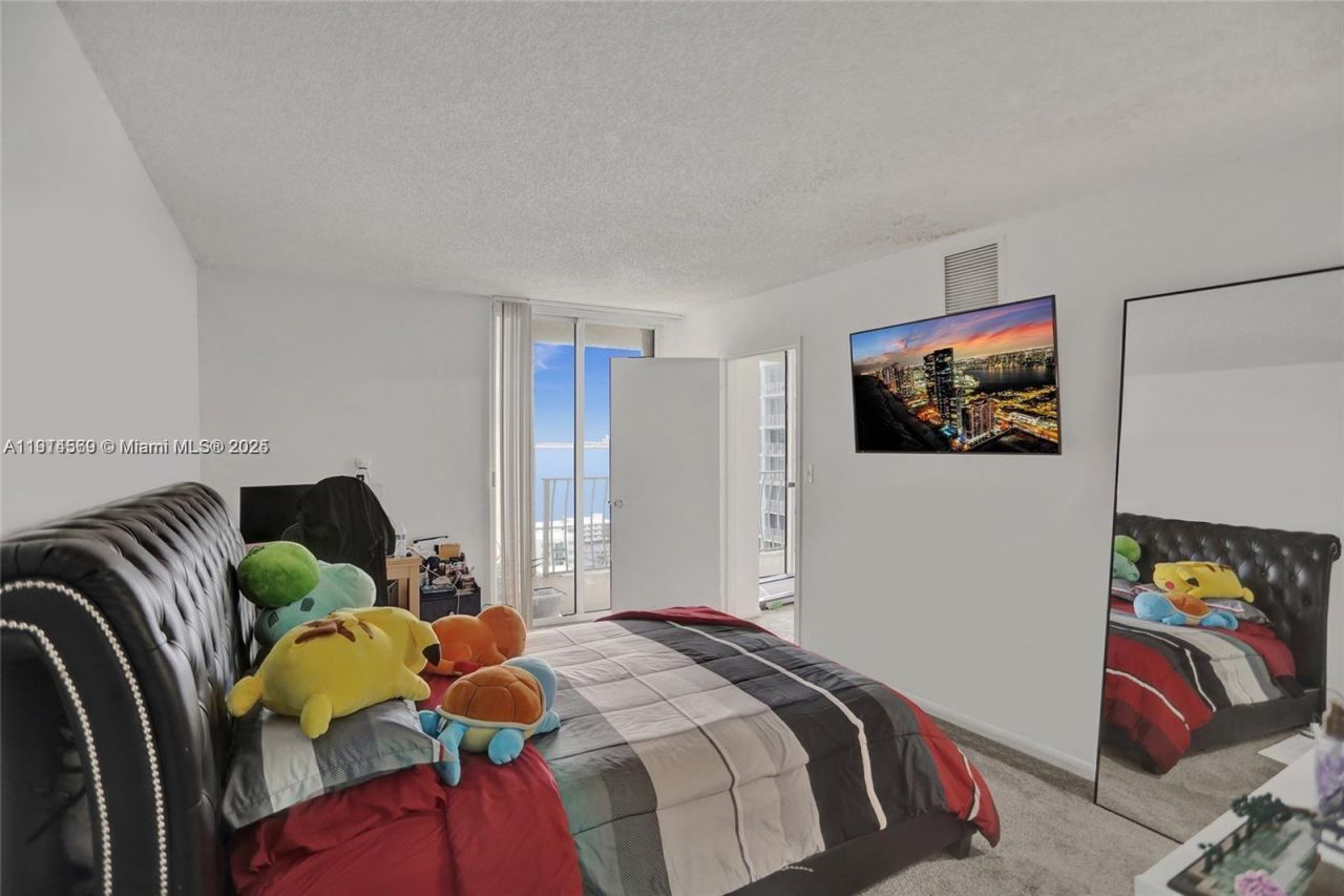 7601 E Treasure Dr, Unit 2421, North Bay Village, FL 33141 Photo