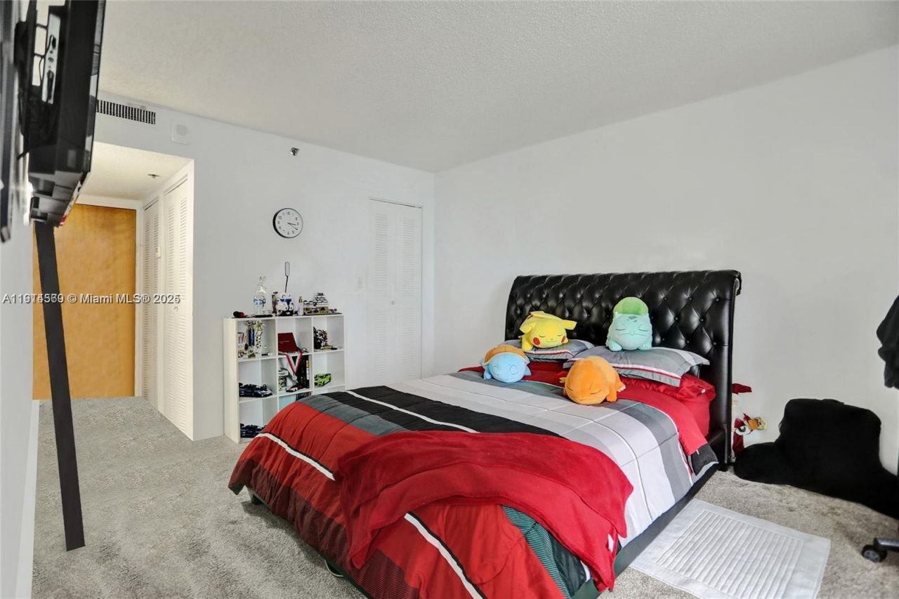 7601 E Treasure Dr, Unit 2421, North Bay Village, FL 33141 Photo