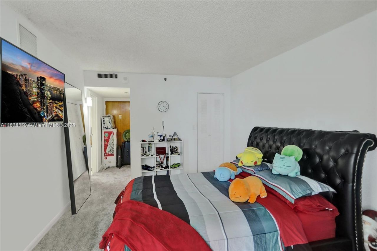 7601 E Treasure Dr, Unit 2421, North Bay Village, FL 33141 Photo