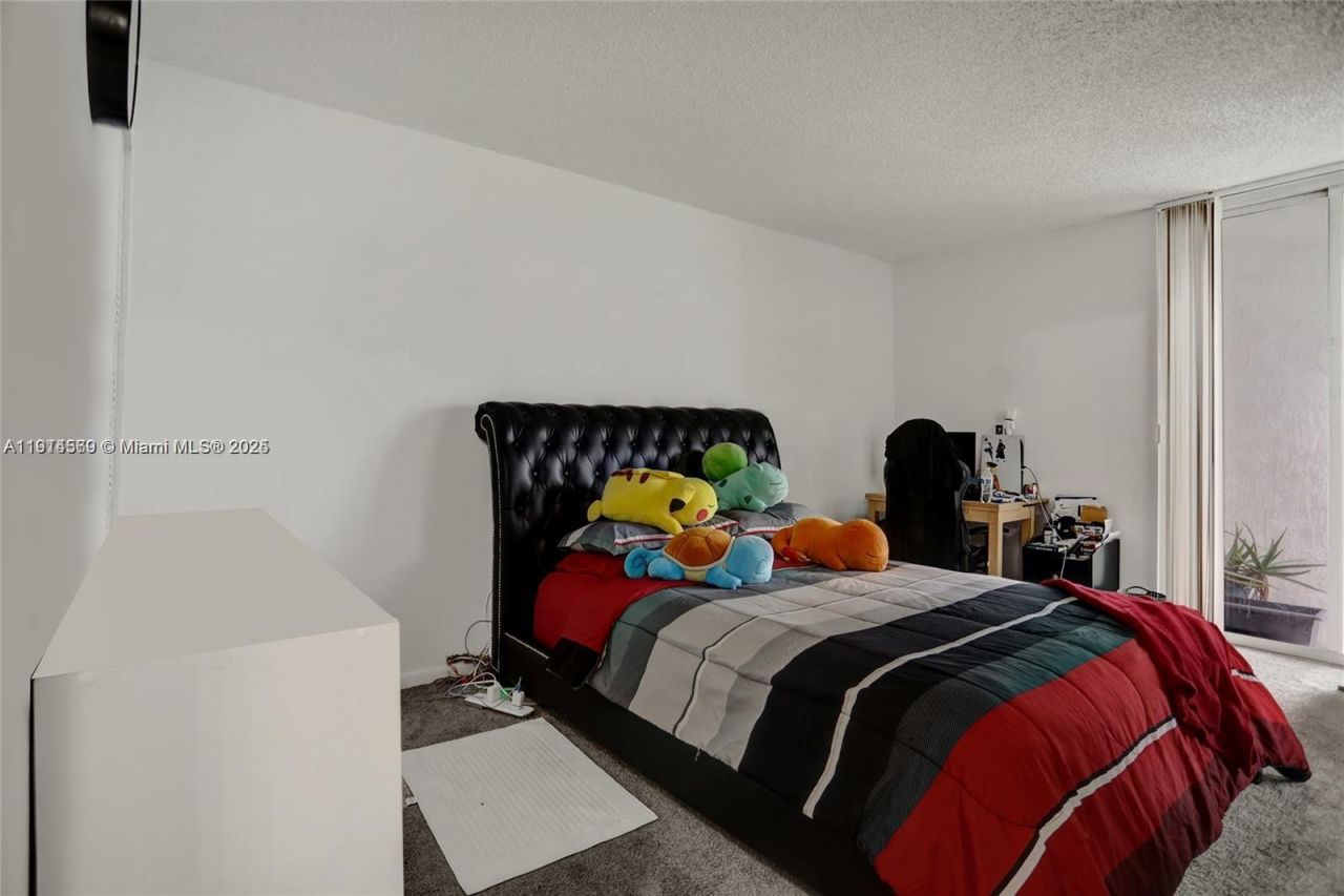 7601 E Treasure Dr, Unit 2421, North Bay Village, FL 33141 Photo