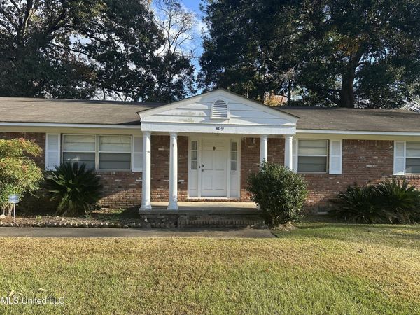 309 S Shields Lane, Natchez, MS 39120