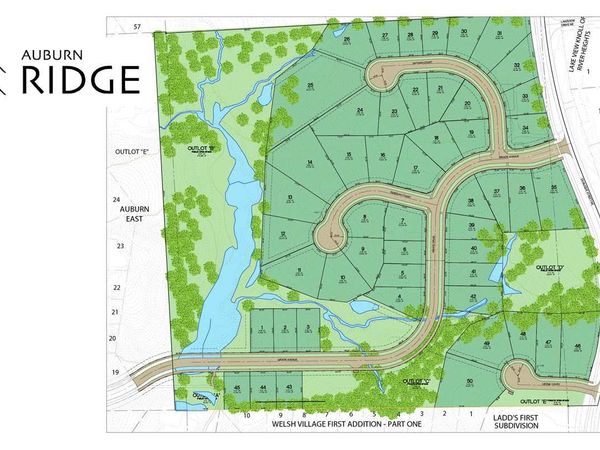 563 Auburn Ridge Rd, Coralville, IA 52241