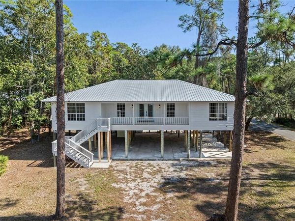 610 General Gaines Place, Dauphin Island, AL 36528