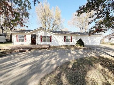 410 Park Avenue, Buckner, MO 64016